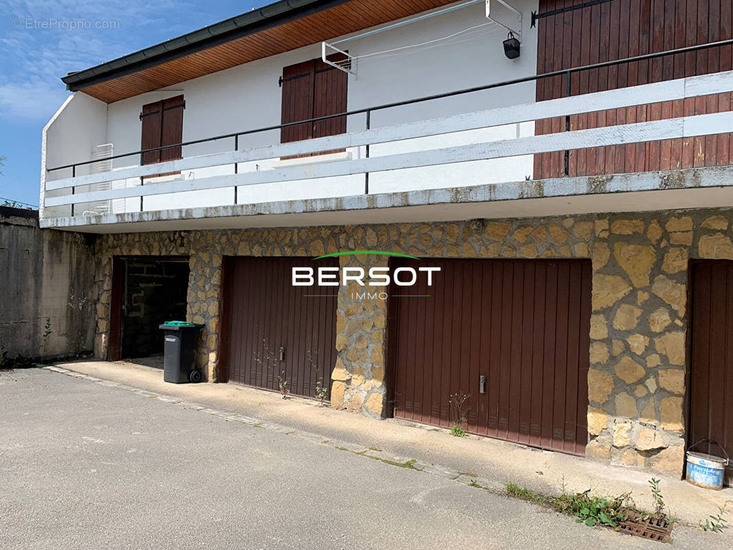 Parking à PONTARLIER