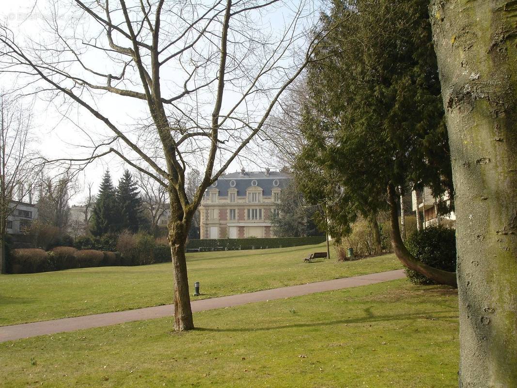 Parking à LOUVECIENNES