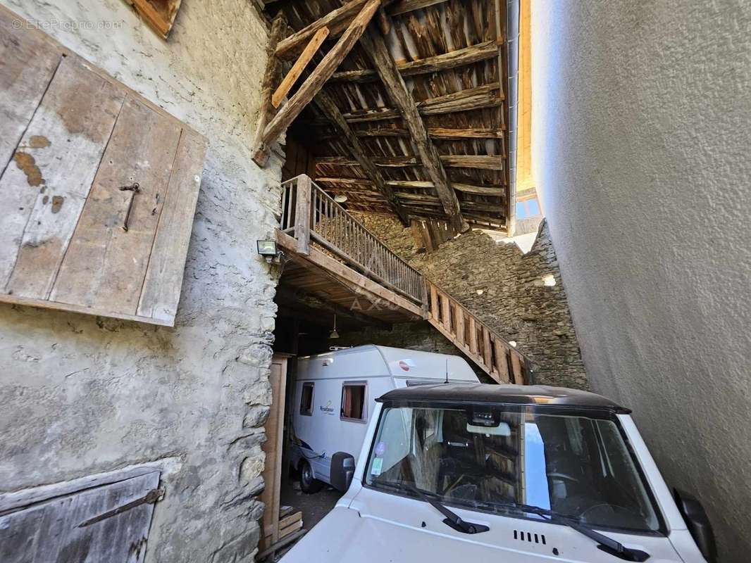 Maison à CHAMOUX-SUR-GELON