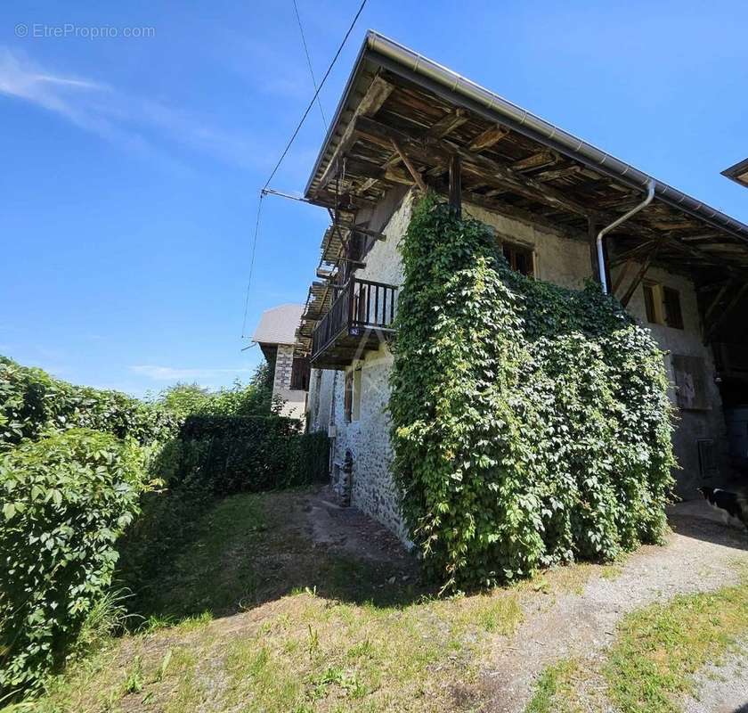 Maison à CHAMOUX-SUR-GELON