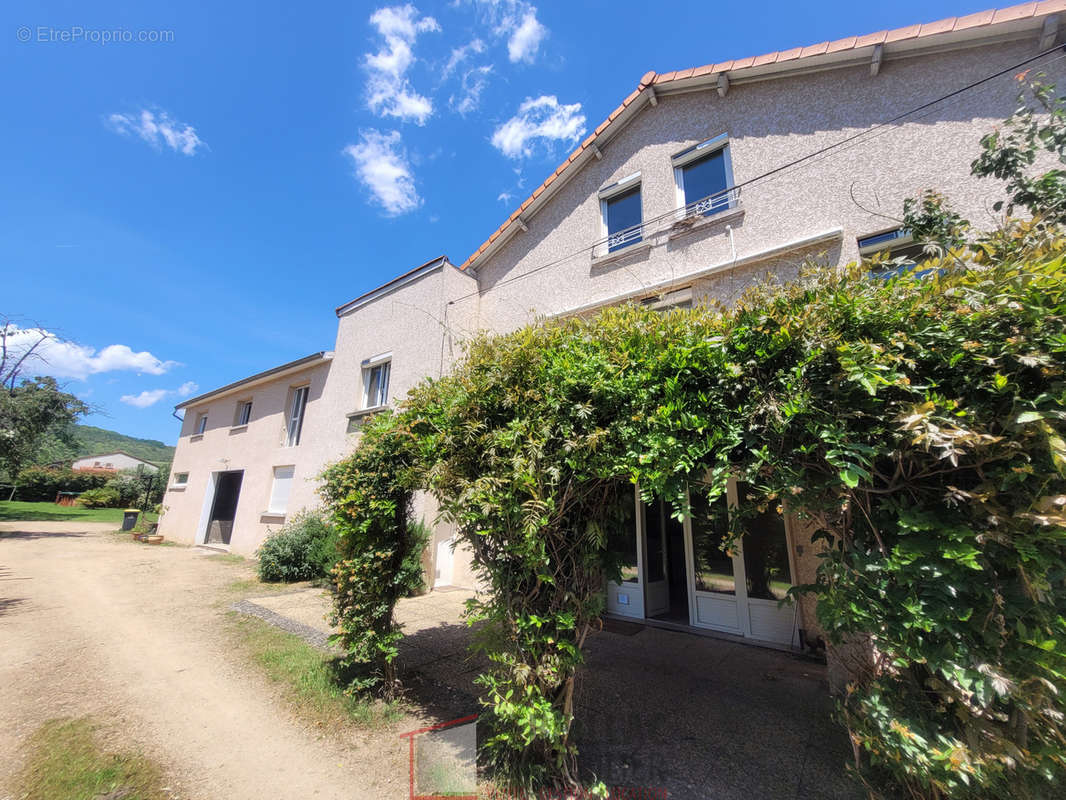 Maison à LES MARTRES-DE-VEYRE