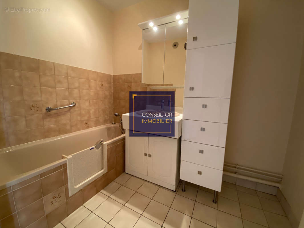 Appartement à SAINT-GENIS-LAVAL