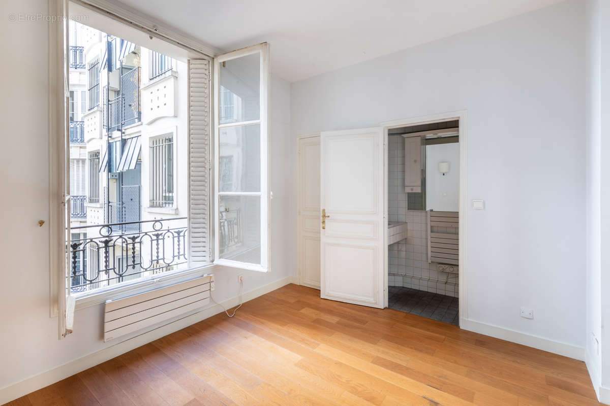 Appartement à PARIS-7E