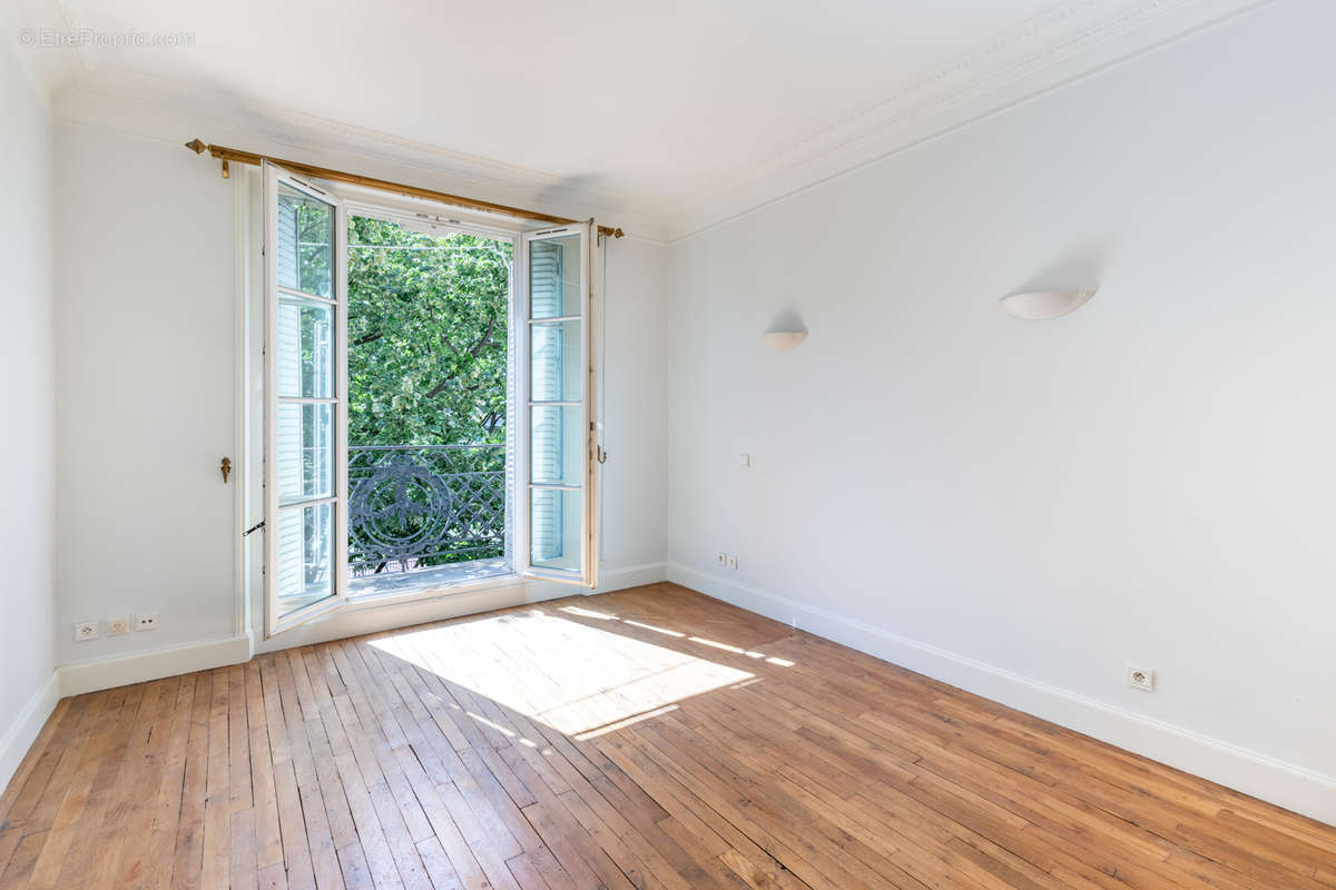 Appartement à PARIS-7E