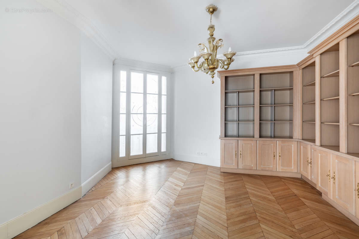 Appartement à PARIS-7E