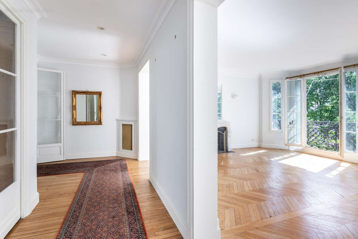 Appartement à PARIS-7E