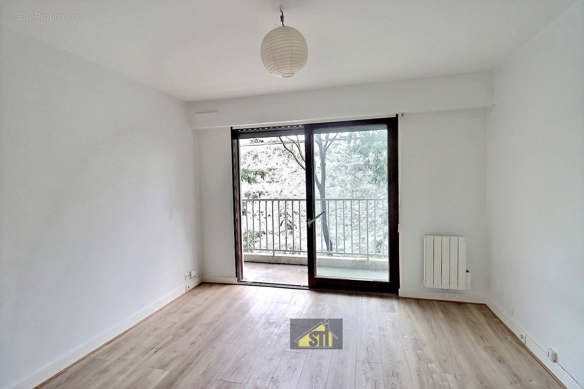 Appartement à PARIS-14E