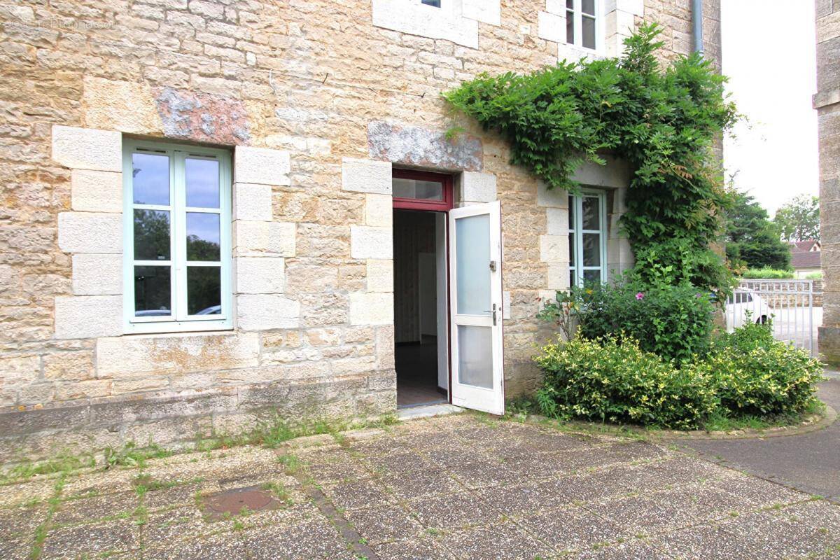 Appartement à ECOLE-VALENTIN