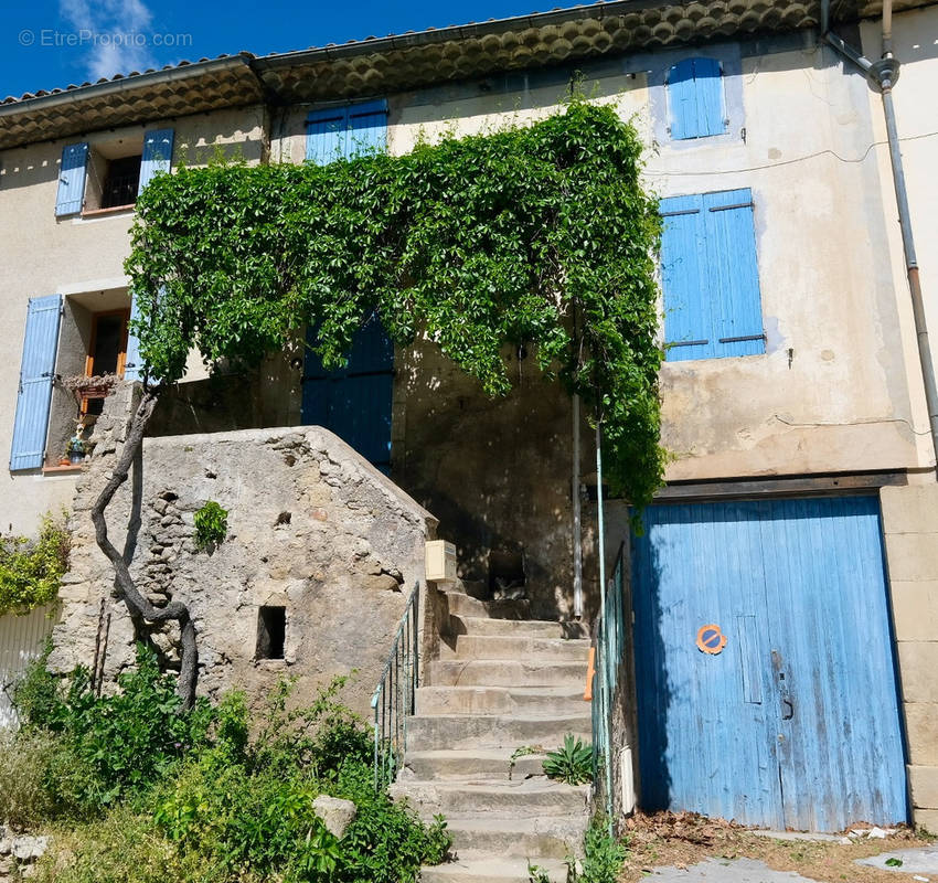 Maison à CUCURON