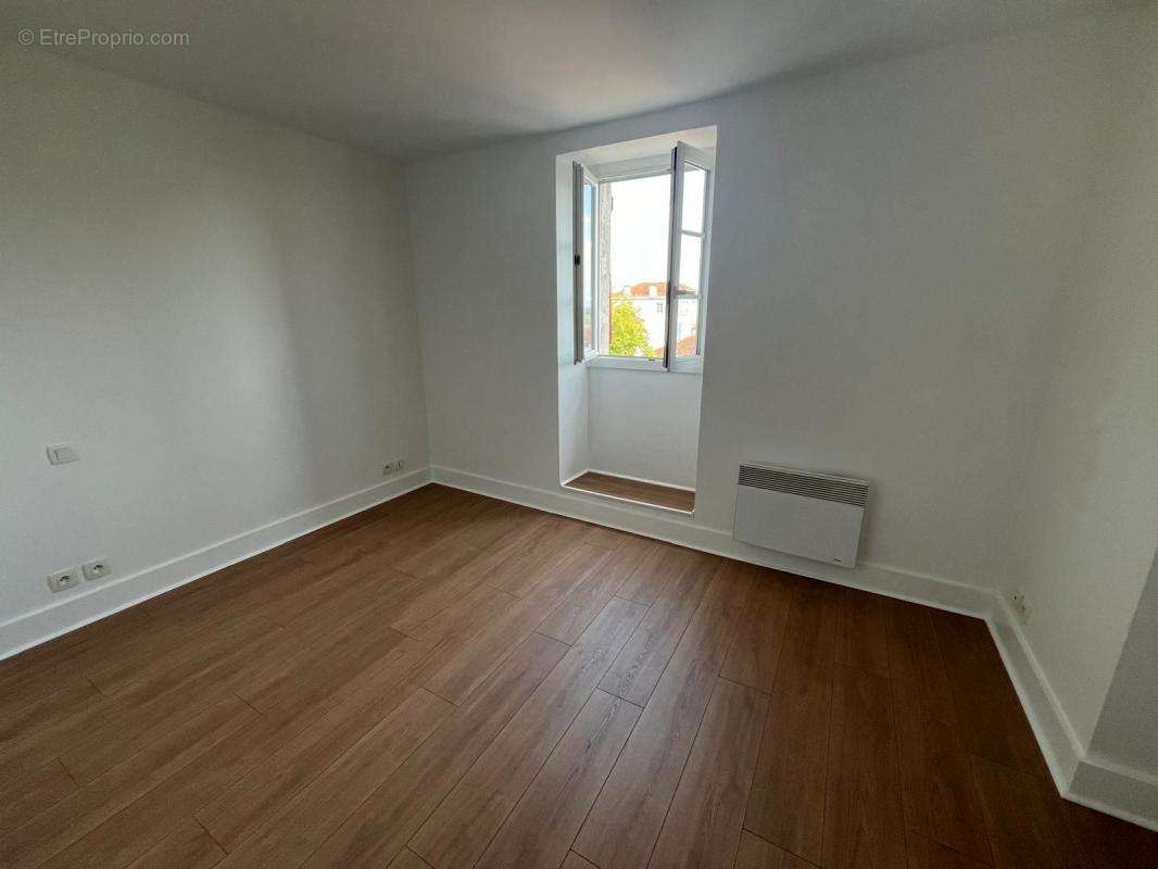 Appartement à URT