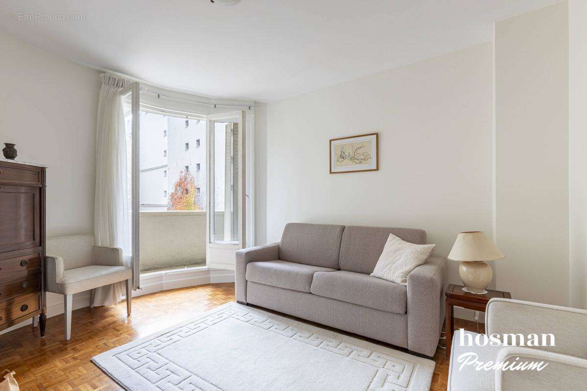 Appartement à PARIS-16E