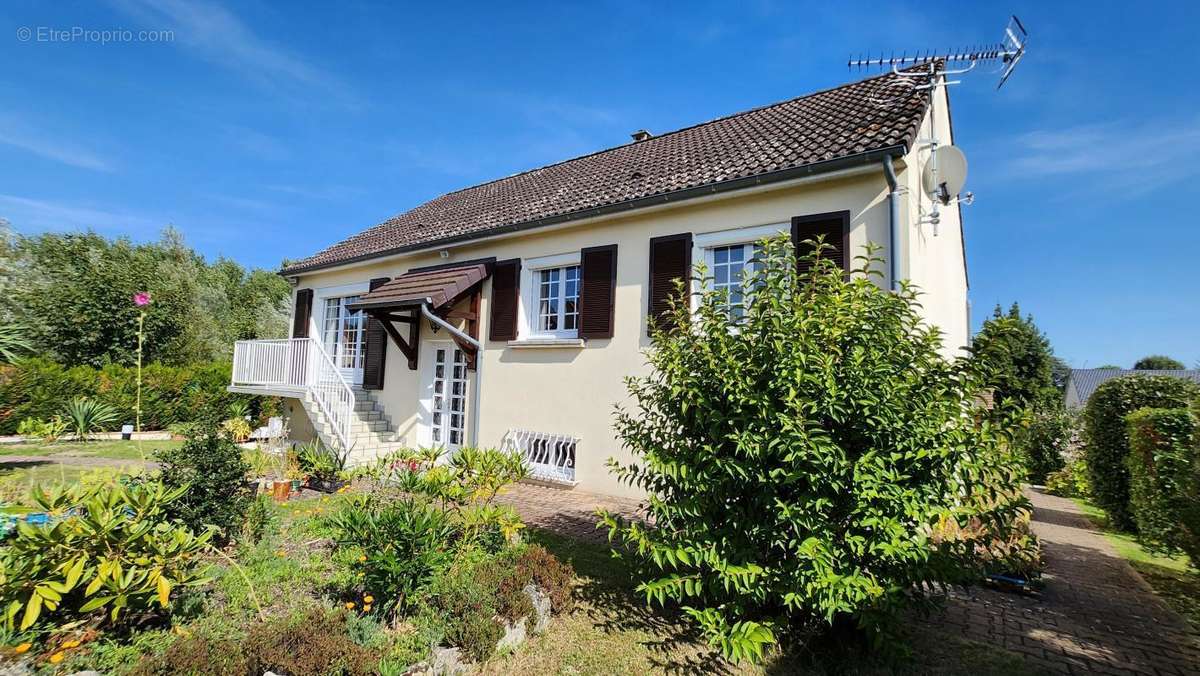 Maison à SAINT-GERMAIN-LES-ARPAJON