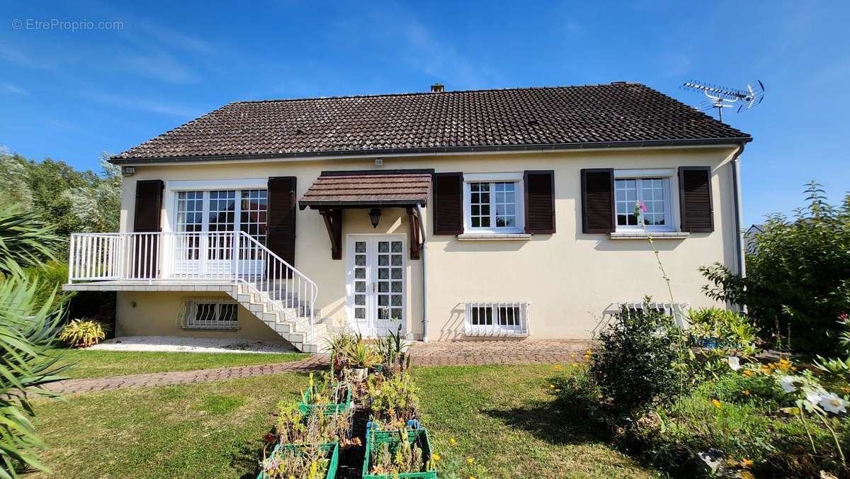 Maison à SAINT-GERMAIN-LES-ARPAJON