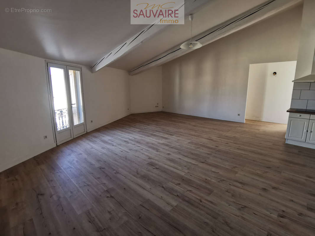 Appartement à SAINT-LAURENT-DE-LA-SALANQUE