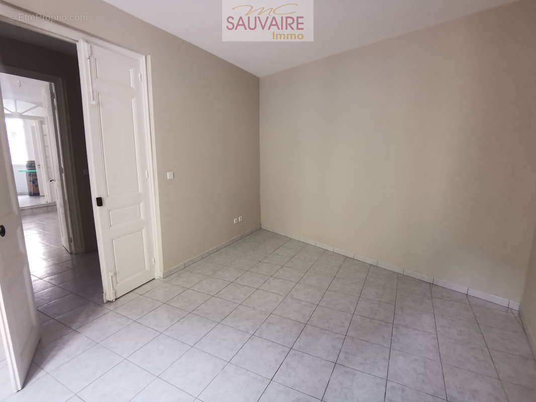 Appartement à SAINT-LAURENT-DE-LA-SALANQUE