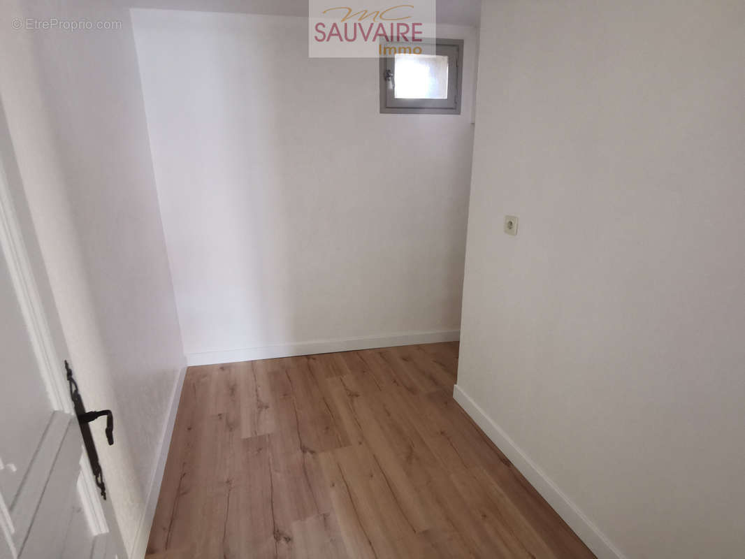 Appartement à SAINT-LAURENT-DE-LA-SALANQUE