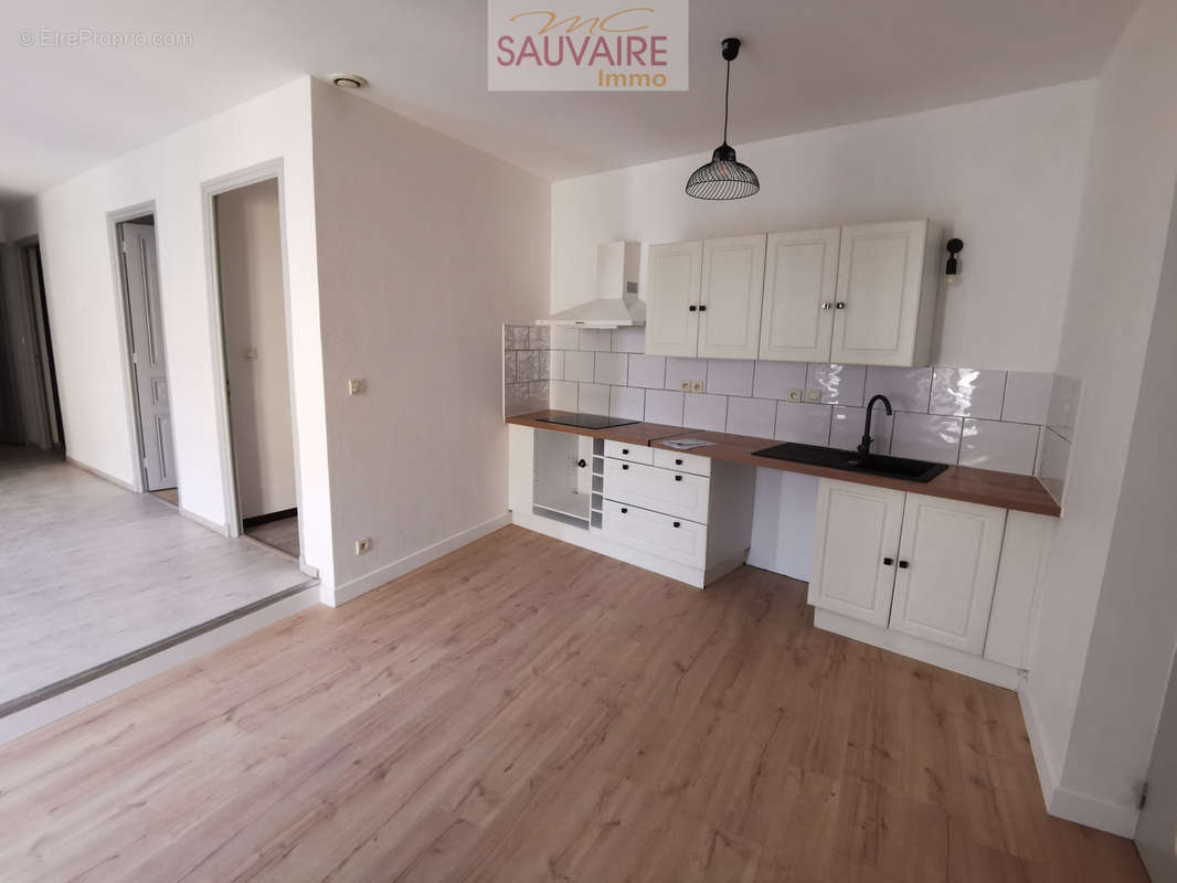 Appartement à SAINT-LAURENT-DE-LA-SALANQUE