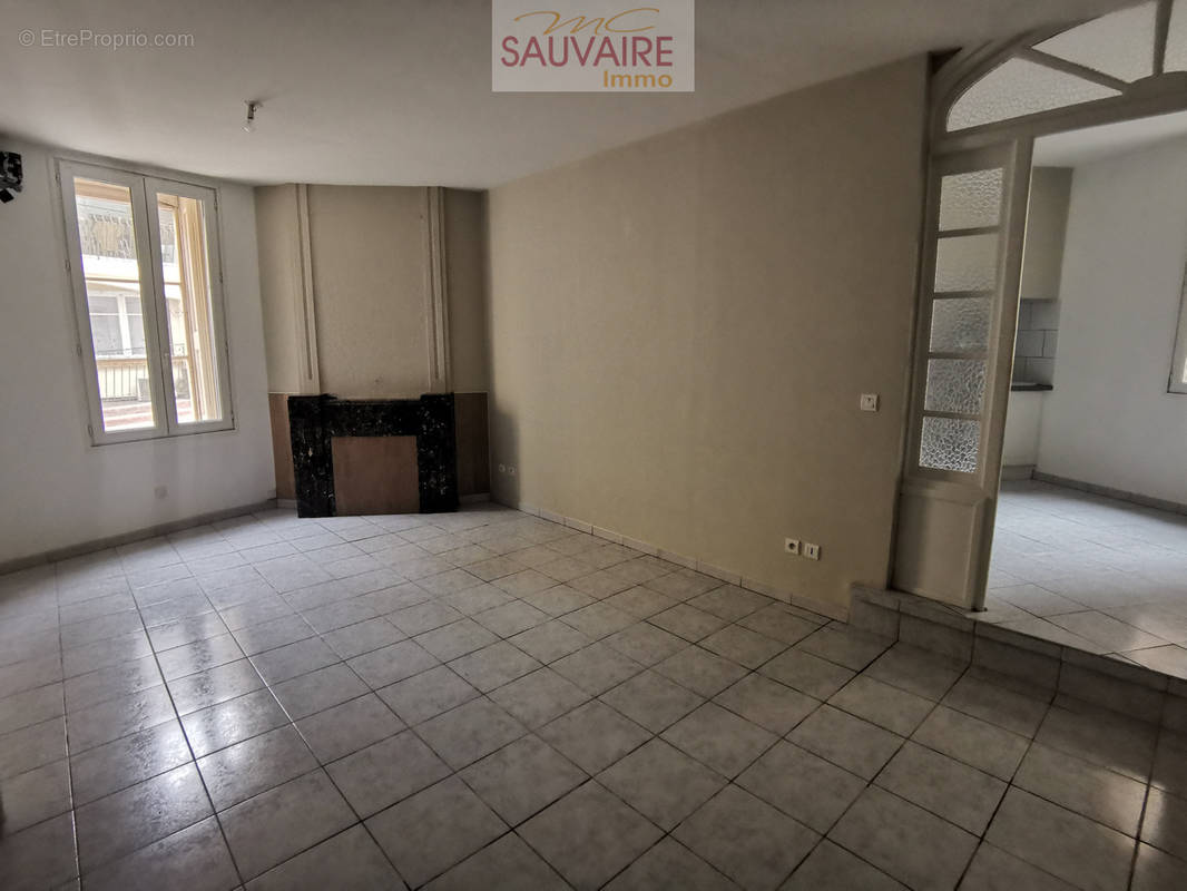 Appartement à SAINT-LAURENT-DE-LA-SALANQUE