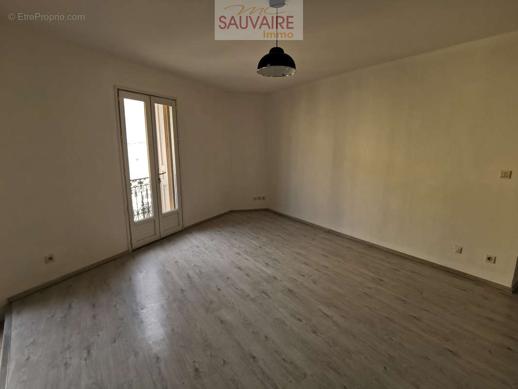 Appartement à SAINT-LAURENT-DE-LA-SALANQUE