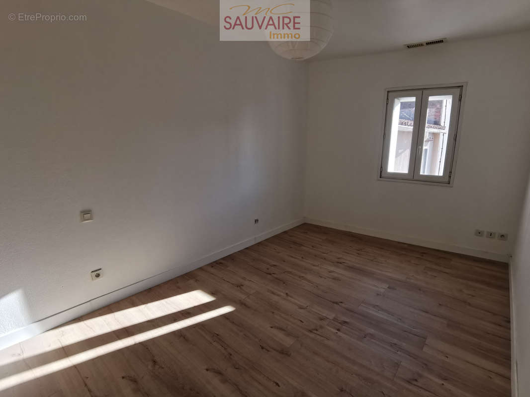 Appartement à SAINT-LAURENT-DE-LA-SALANQUE