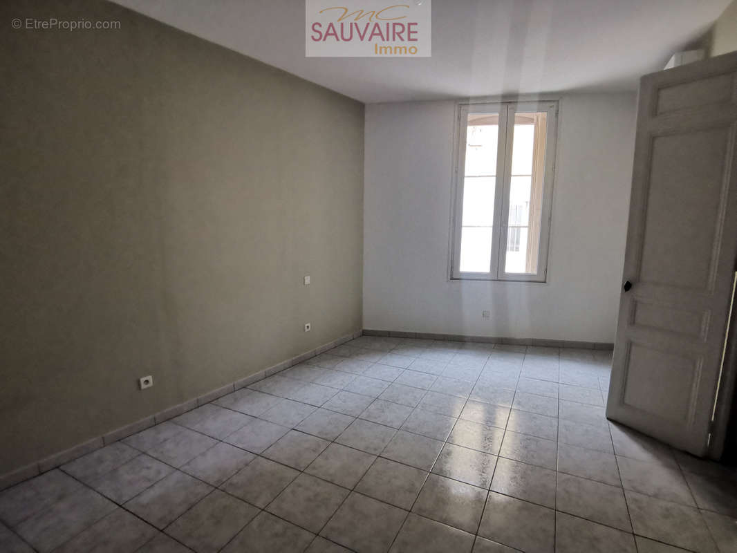 Appartement à SAINT-LAURENT-DE-LA-SALANQUE