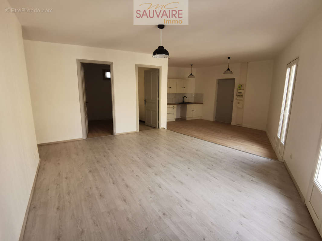 Appartement à SAINT-LAURENT-DE-LA-SALANQUE