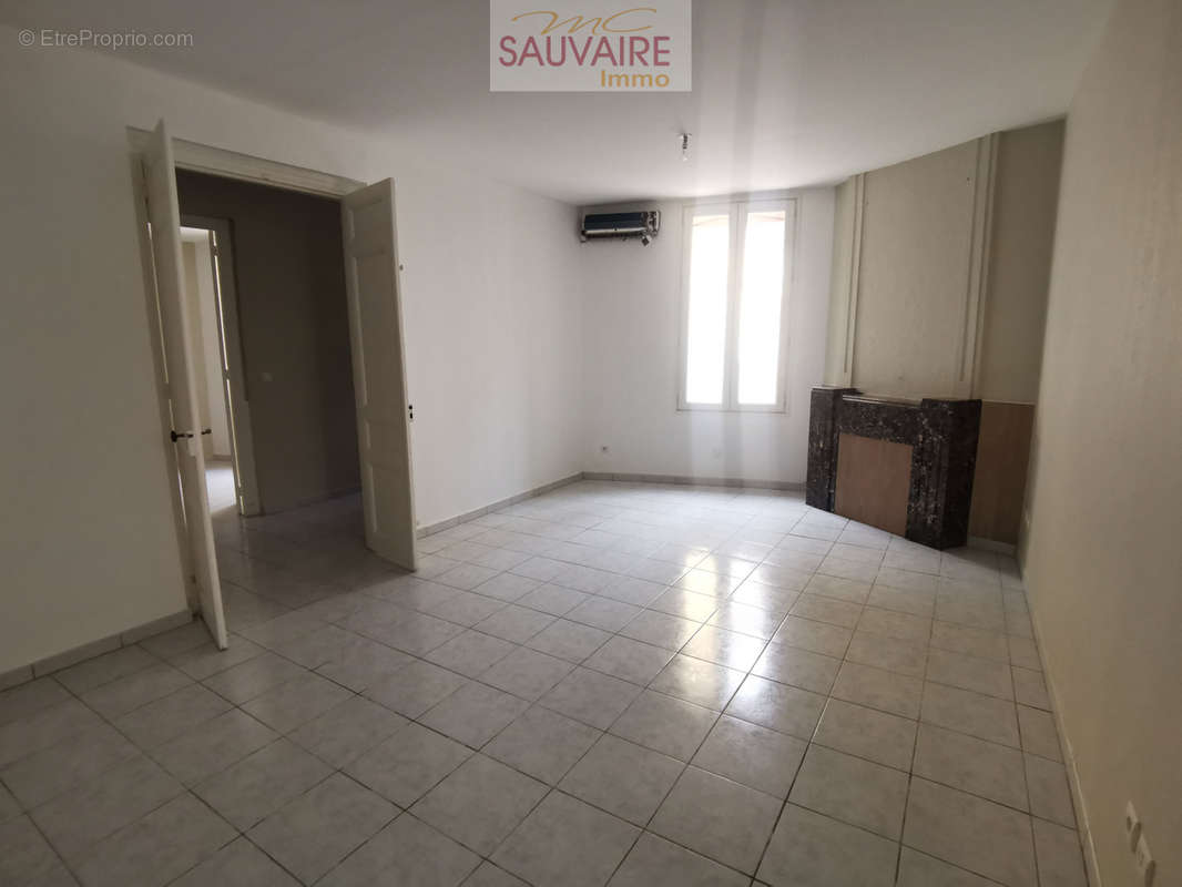 Appartement à SAINT-LAURENT-DE-LA-SALANQUE