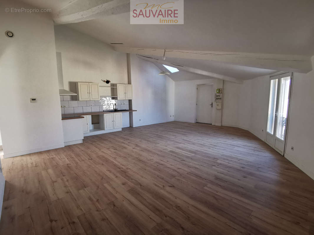 Appartement à SAINT-LAURENT-DE-LA-SALANQUE