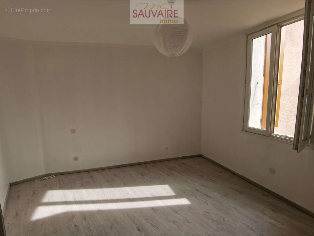 Appartement à SAINT-LAURENT-DE-LA-SALANQUE