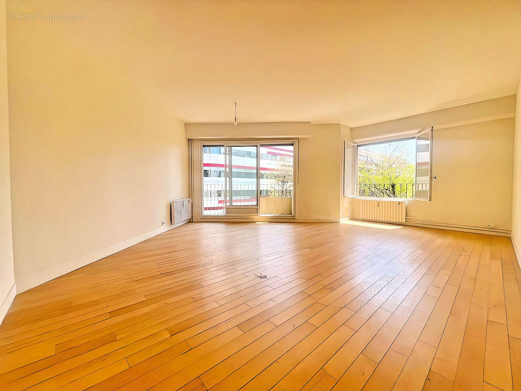 Appartement à PARIS-20E