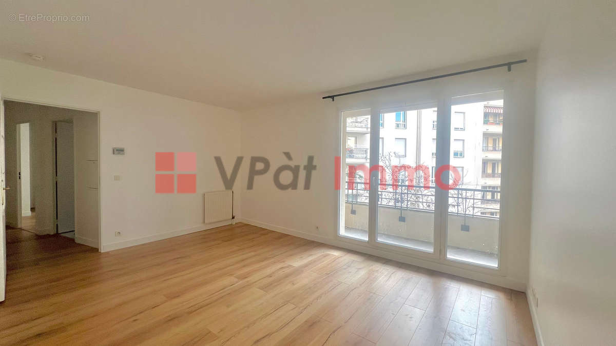 Appartement à COURBEVOIE