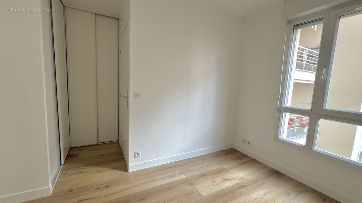 Appartement à COURBEVOIE