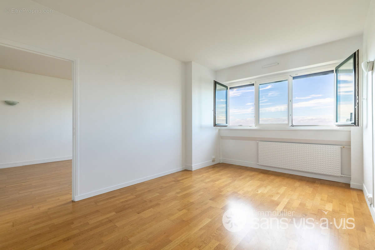 Appartement à COURBEVOIE