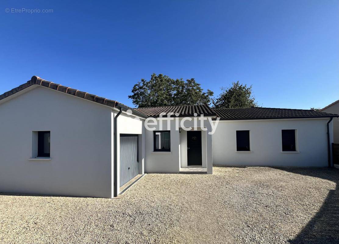 Maison à RUELLE-SUR-TOUVRE