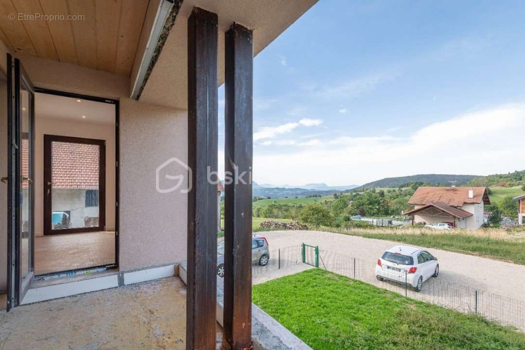 Appartement à PRINGY