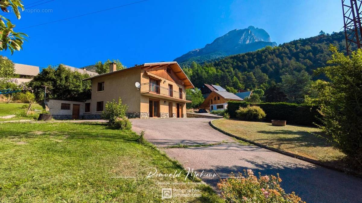 Maison à PELVOUX