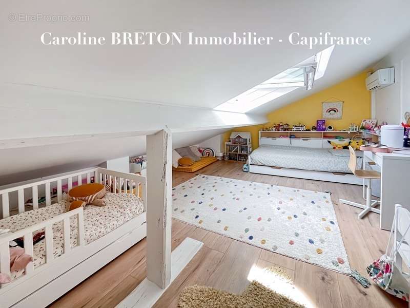 Appartement à COURBEVOIE