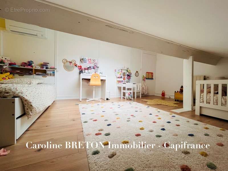 Appartement à COURBEVOIE