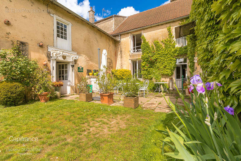 Maison à GRANCEY-LE-CHATEAU-NEUVELLE