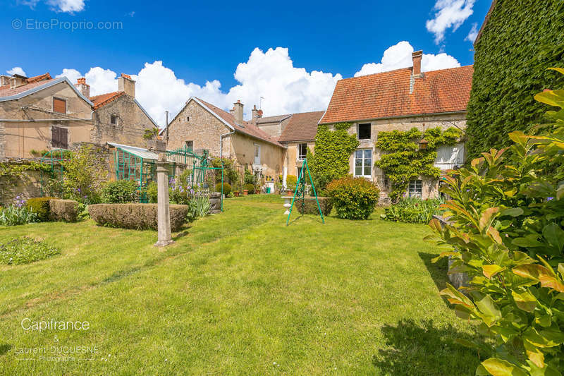 Maison à GRANCEY-LE-CHATEAU-NEUVELLE