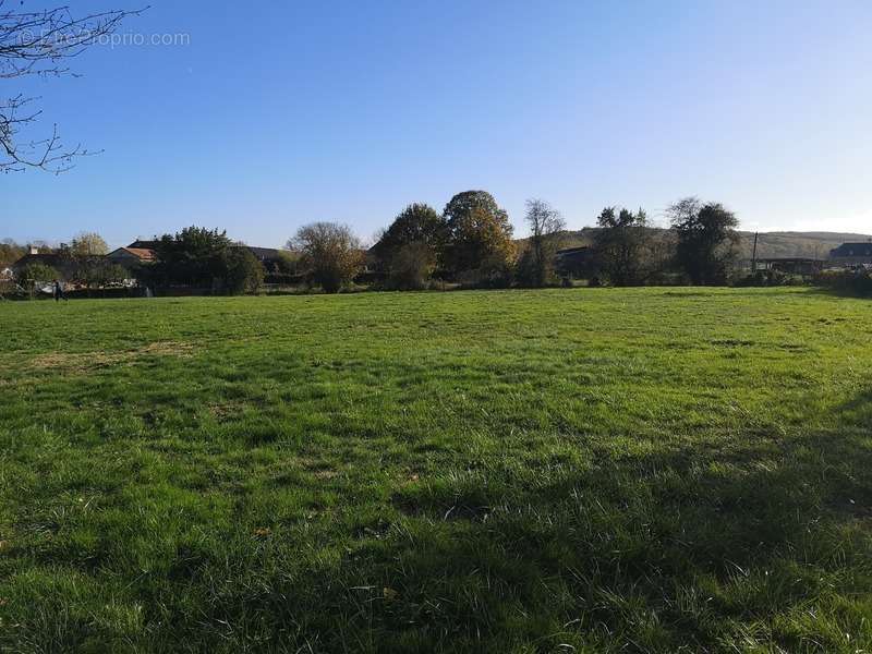 Terrain à SAINT-LEZER