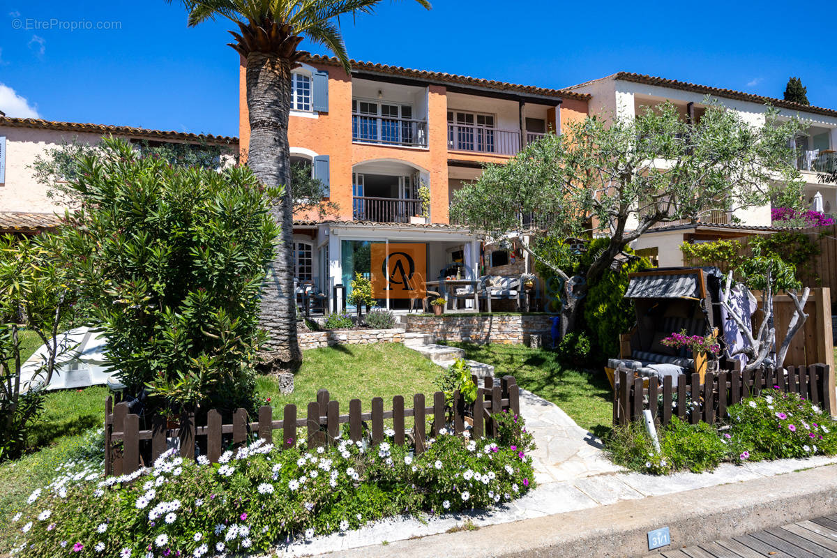 Appartement à GRIMAUD