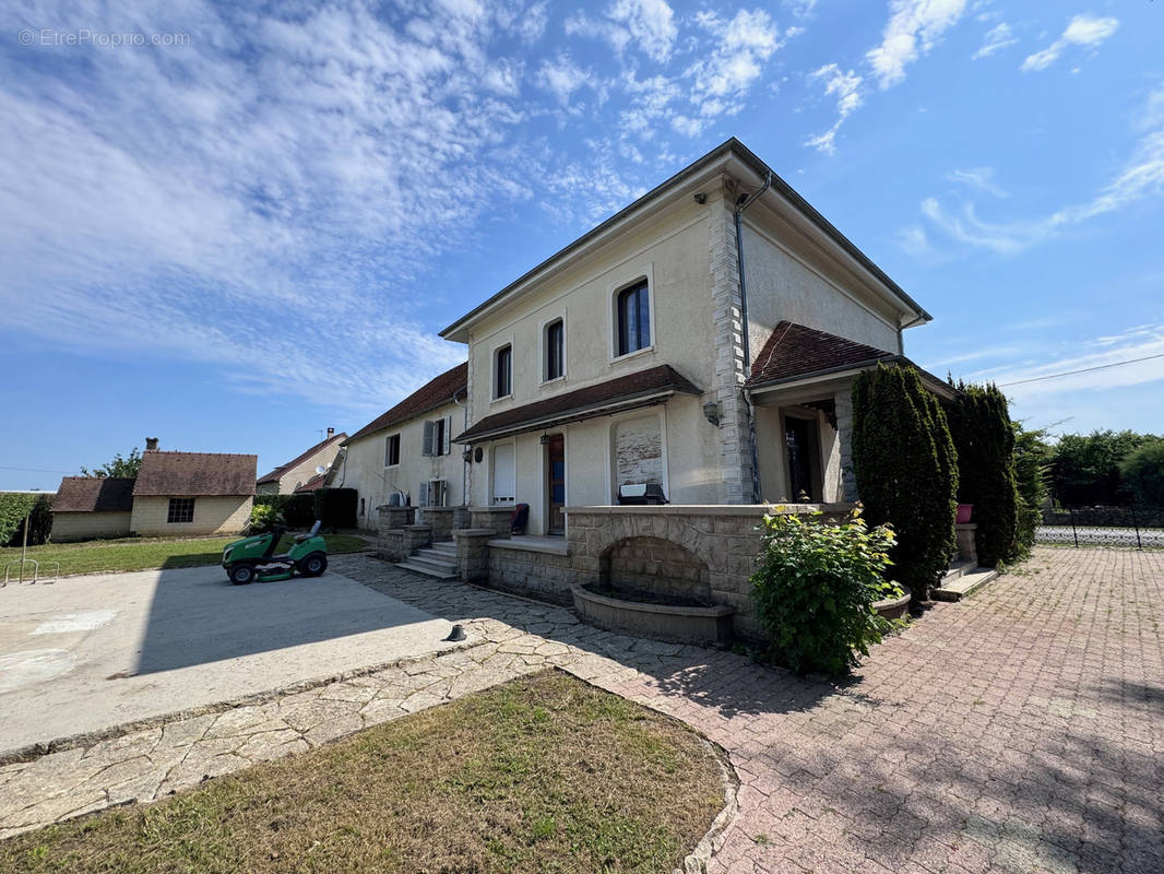 Maison à LONS-LE-SAUNIER