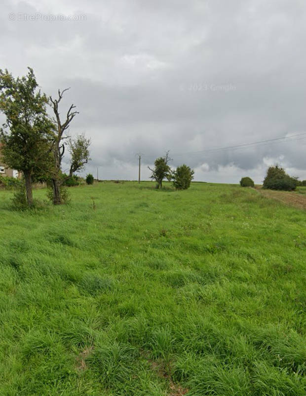 Terrain à ROUSSY-LE-VILLAGE