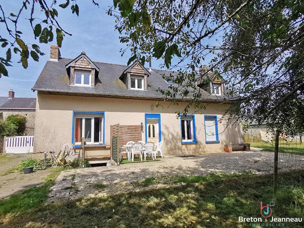 Maison à CHAMPGENETEUX