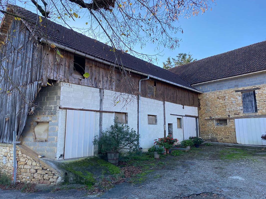 Maison à SAINT-MARTIAL-DE-NABIRAT