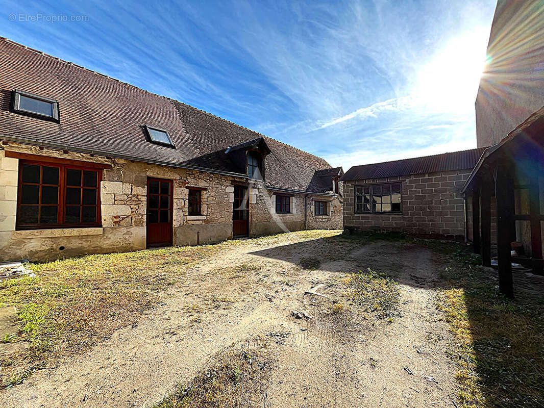 Maison à LES MONTILS