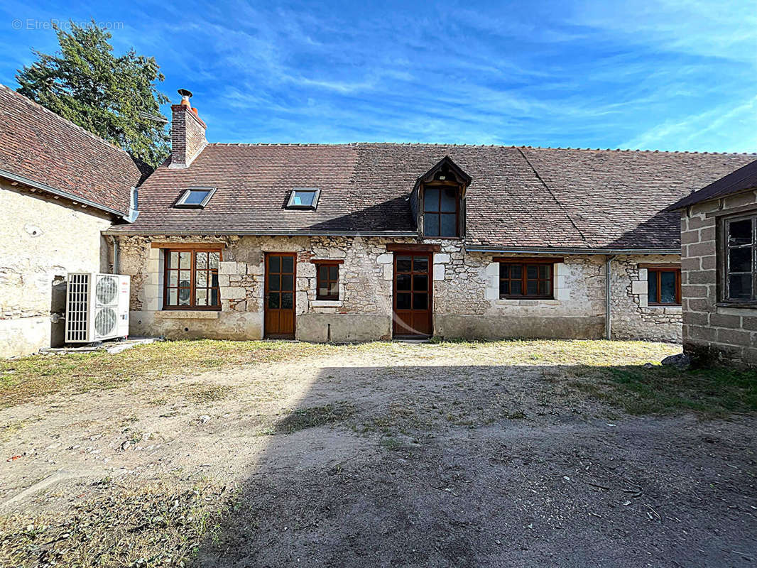 Maison à LES MONTILS