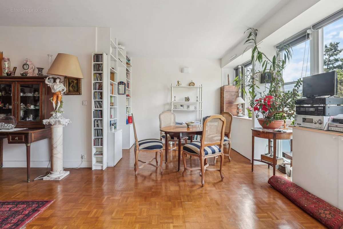 Appartement à PARIS-14E