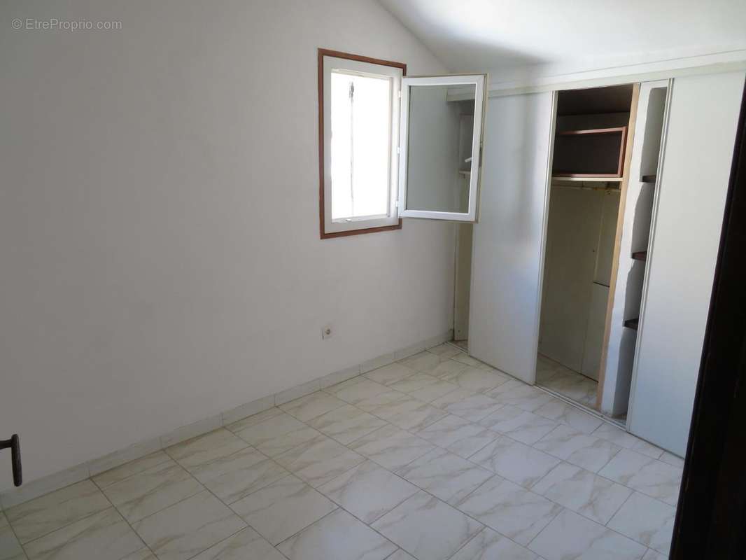   - Appartement à DRAGUIGNAN